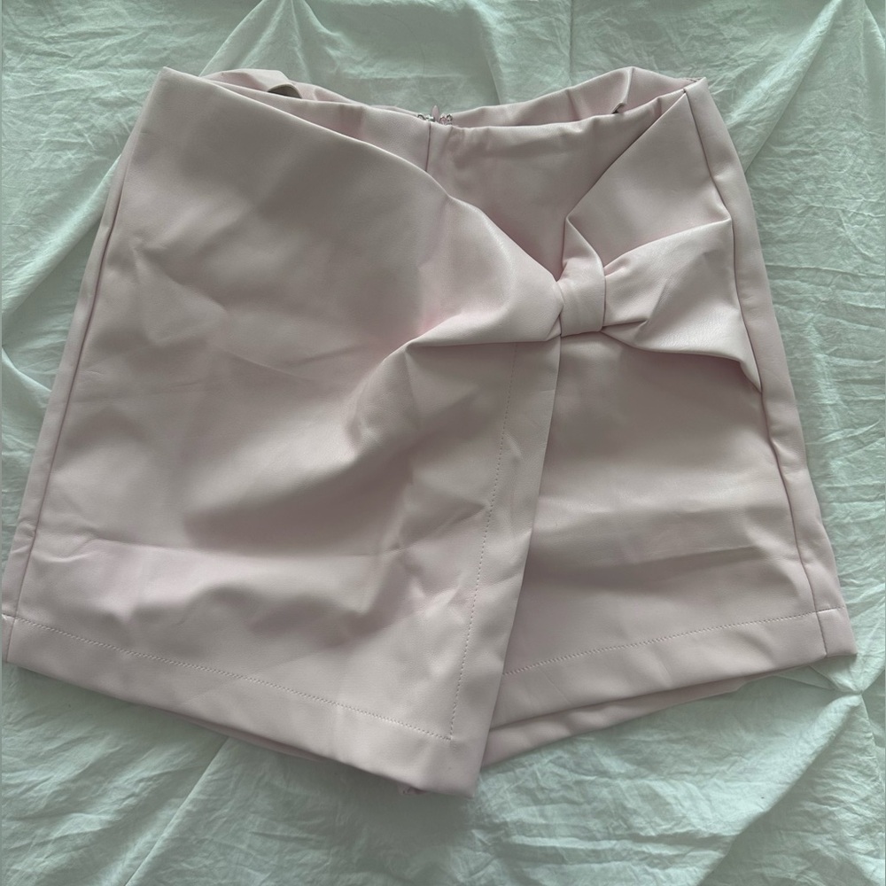 Francesca’s light pink leather mini skort